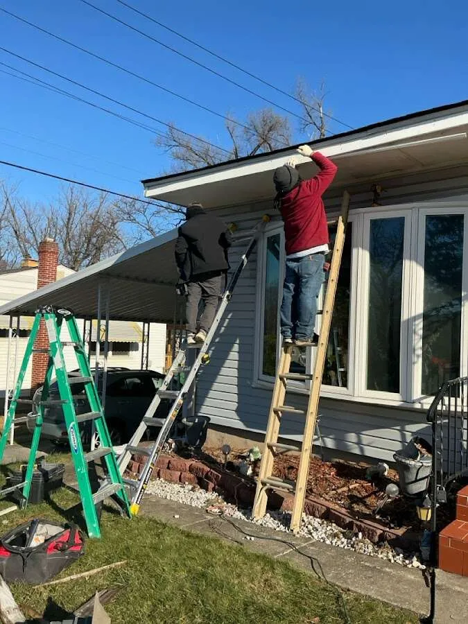 Restoration crew performing exterior repair in Crestview